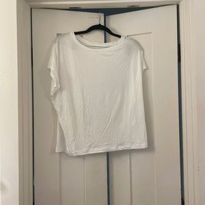 Uniqlo White T-Shirt Size Medium
